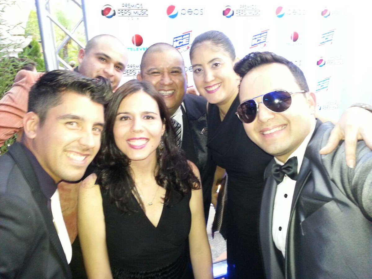 Nuestro #TBT con las bellas ⁦<a href="/kathycordova/">Kathy Cordova</a>⁩ ⁦<a href="/VanesitaAlves/">Vanesita</a>⁩ los #artistas ⁦@cedresmusic⁩ ⁦<a href="/michelpuche8/">Michel Puche 🎙</a>⁩ desde ⁦<a href="/PepsiVEN/">thee eclipse</a>⁩ #premiosPepsi ⁦<a href="/carlosrojasp/">Carlos E Rojas B</a>⁩ @maratonPro #EquipoRojasP <a href="/erikatse/">Erika Suárez</a>