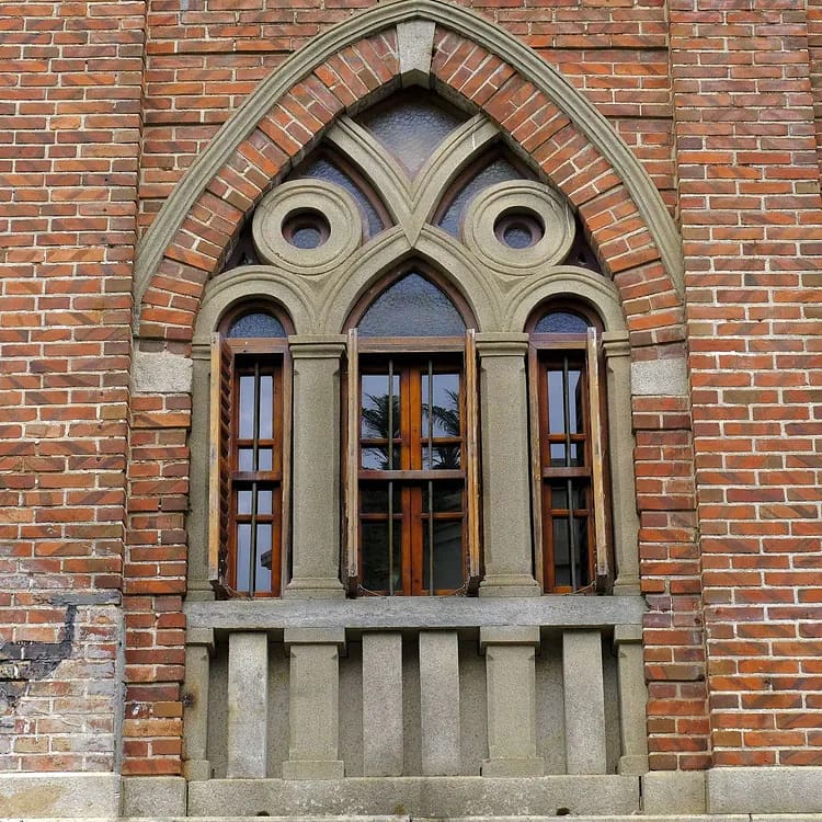 woxiamen's tweet photo. Gulangyu's windows - Who stared out of these delicate windows one century ago and what went on in their lives during that time? 

#Gulangyu #Kulangsu #Xiamen #Fujian https://t.co/cKjtjSbr4n