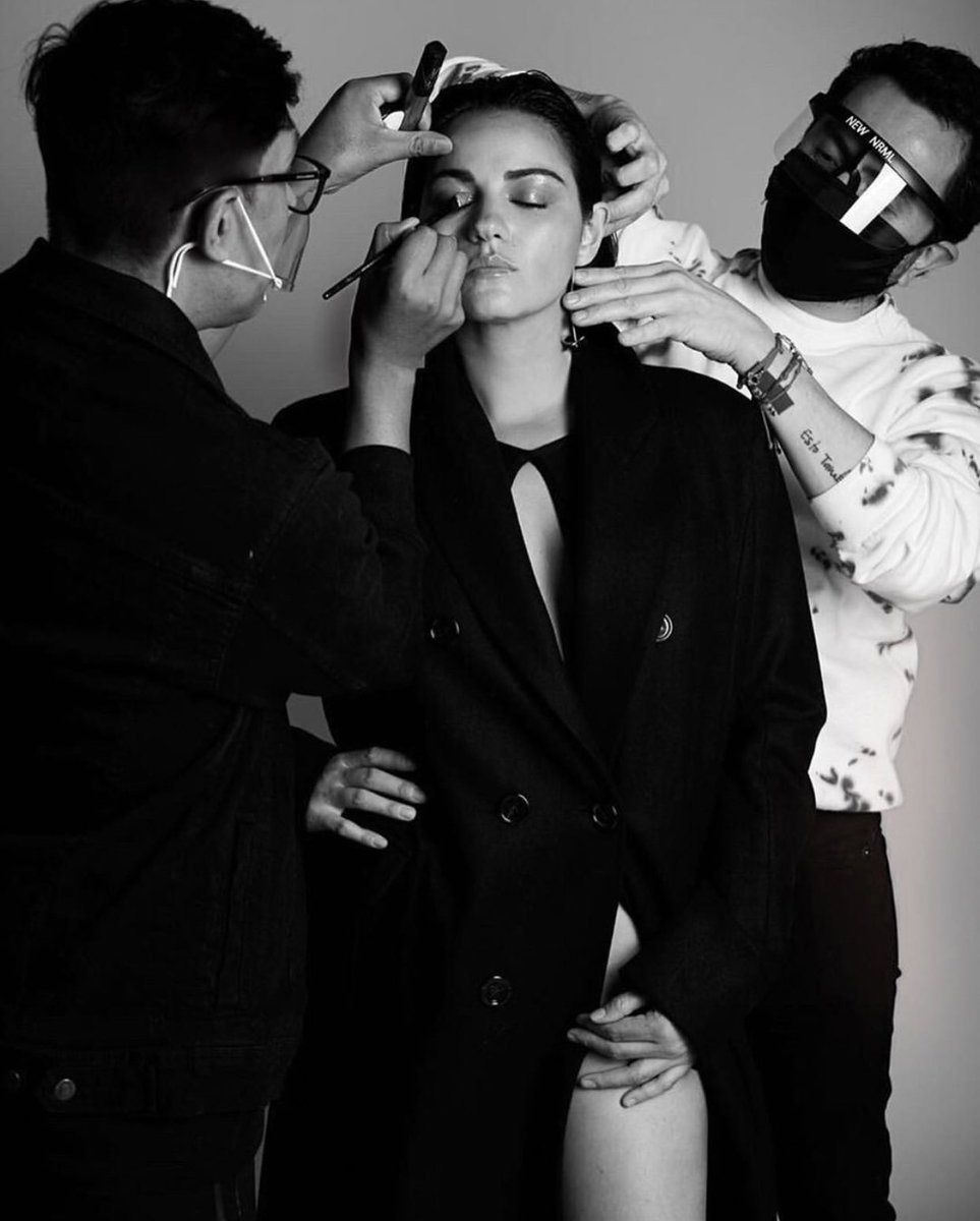 MaitePerroniMex's tweet photo. RT @makeupbyponcho
- - - - - -
Entre risas y diversión. #tbt🔙📸 #backstage #maximmagazine #newnormal #nouveaunormal #peloyo #makeupbyponcho💄 https://t.co/TeQ8kd0j3D