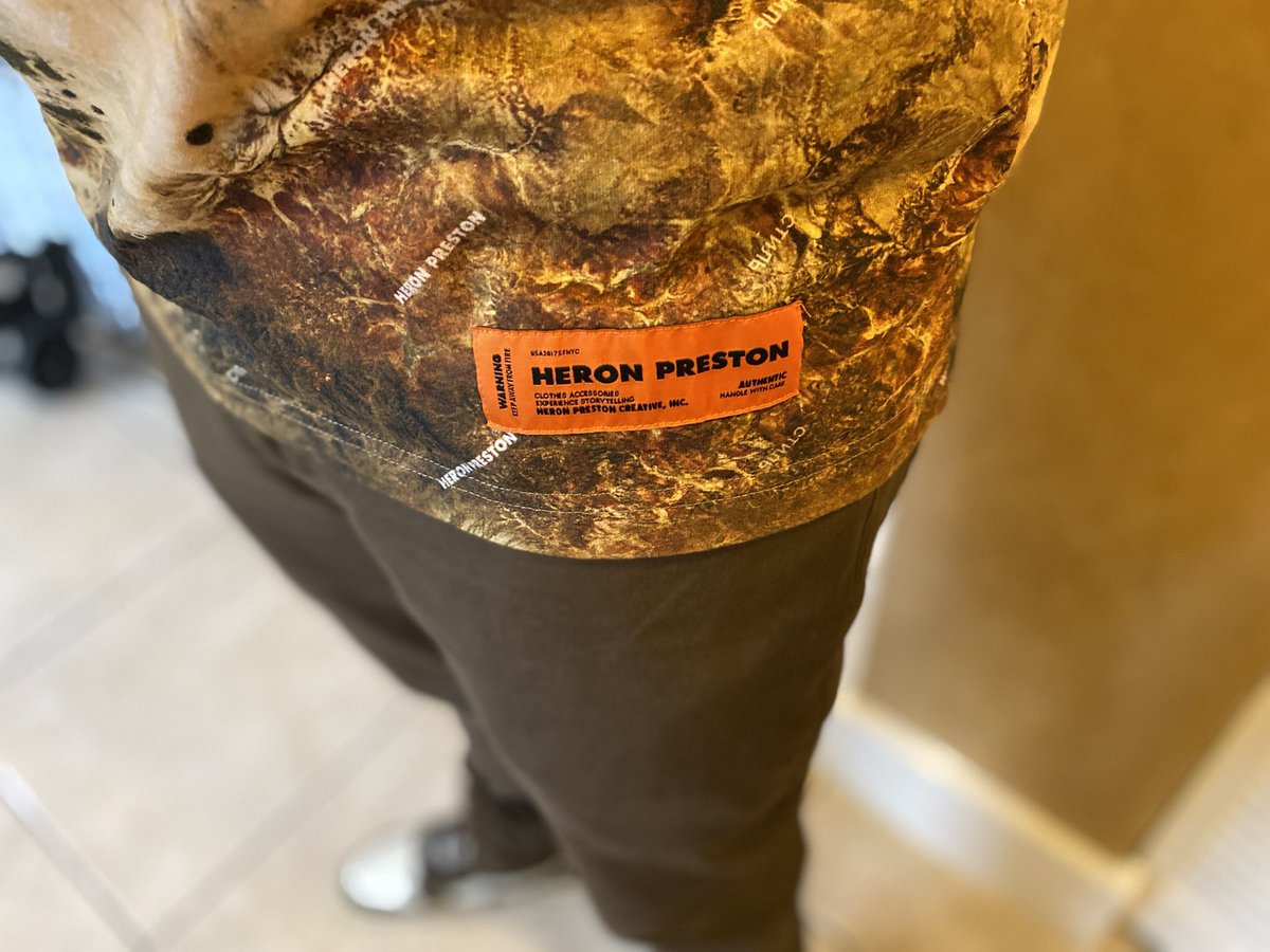 GWB_DOE's tweet photo. Heron Preston 
cuttin' heroin
Sitting ringside 
look like a nigga 
got a bear on.
- @WESTSIDEGUNN 

💯♌️🤞🏽

Still My Bday 
All Week.

#steppinkorrectly 
#klothkutdifferent https://t.co/ypCaFbZ0kF