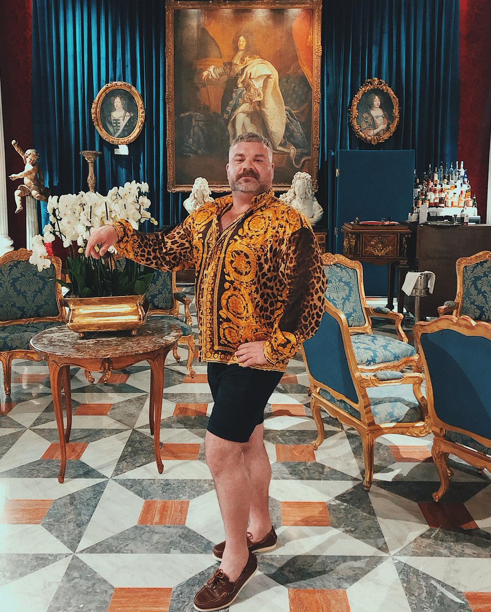 Blibblobblib's tweet photo. #tbt hanging with my boo King Louis XIV in me boat shoes innit 🤴🏻👑 #versaceversaceversace
📸 https://t.co/Qz0F0mVVZx via https://t.co/IhWMAQjGFH https://t.co/LmPldn7HbE