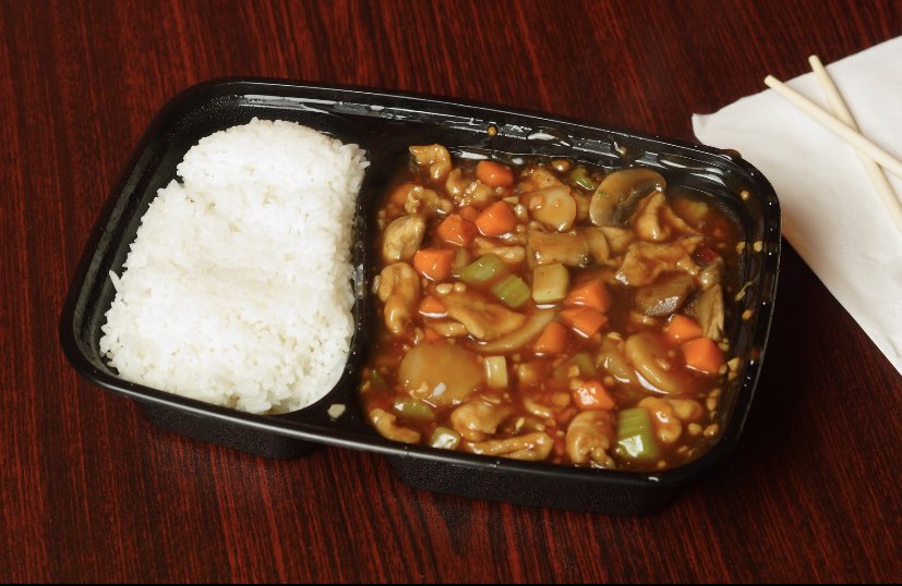 This garlic chicken has spice that makes everything nice 😋. #dragonwok