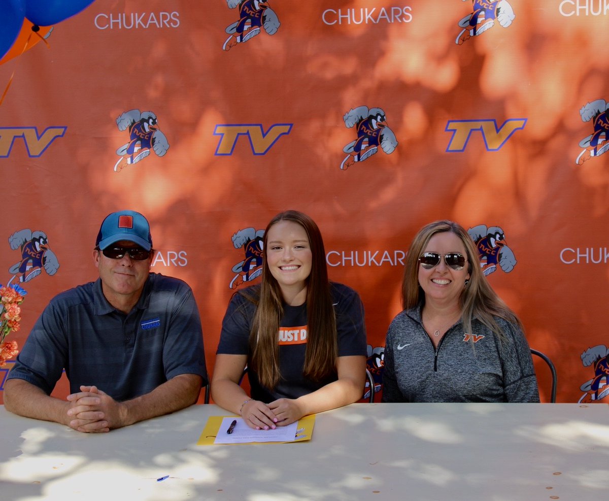 Ontario alumna Nora Williams has signed on to the @athleticstvcc T&F team. 
Williams was the 2019 GOL Champion in the high jump, one year after missing most of her sophomore season due to a achilles tear. She also competed in sprints and relays. 
#opreps #GoChuks #NWACtf
