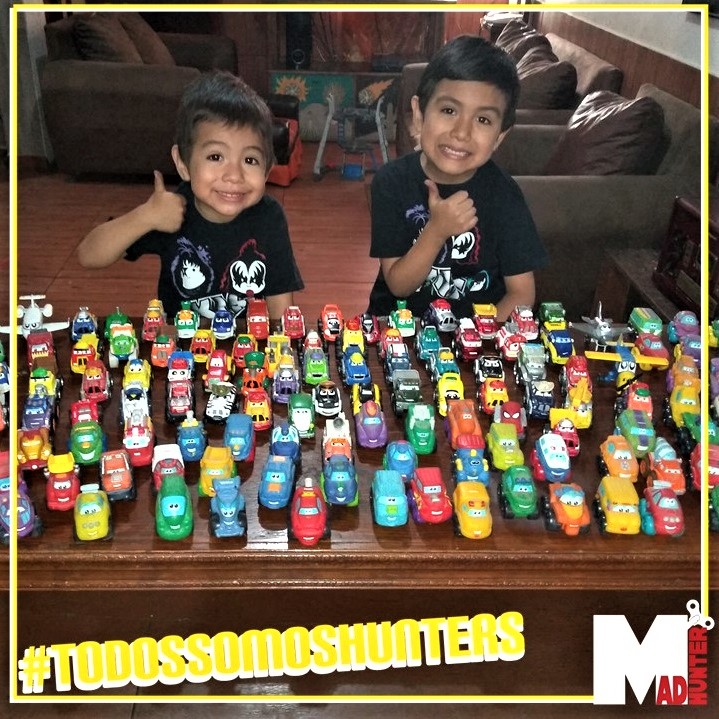 madhuntertoys's tweet photo. Desde Saltillo, Coahuila me llegó esta foto de los pequeños Eliobet y Dariel, fanáticos de #KISS y todos unos #MiniHunters de carritos de la marca #Tonka, que han ido cazando poco a poquito en sus visitas al #mercado, acompañados por su mami Laura.
#Madhunter #TodosSomosHunters https://t.co/SRKGXWwGe5