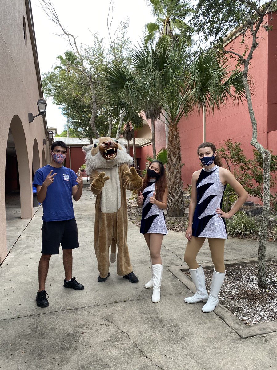 Ehs_Dance_Team's tweet photo. @Ehs_Dance_Team and @esteroband had so much fun welcoming the freshman at @EsteroHS chrome book pickup! 👯‍♀️💻🎵 #wildcatpride #band #dance #mascot #sociallydistanced https://t.co/PlCVUvx7Q9