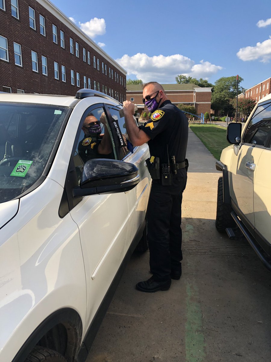 UCAPoliceDept's tweet photo. Lock your keys in your car? Battery dead and your car won’t start? Call UCA PD at 501-450-3111. 

This is just an example of some of the services we provide. We will also come jump start your car if you can’t get it to start. Call UCA PD and we’ll send an officer out to help you! https://t.co/wsPeoSRNqG