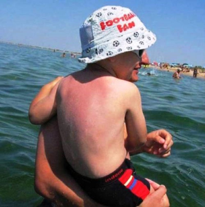 THREADI saw this and thought, "Wait: When did Biden have a MULLET?!"Then I realized that it's a blonde woman standing behind him.