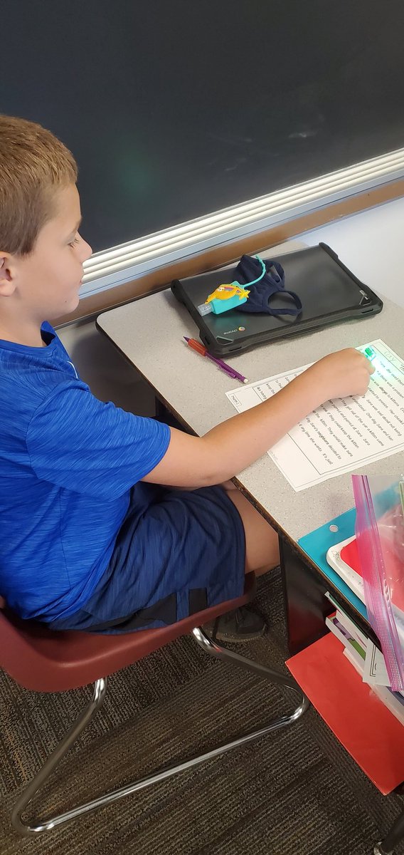 NeedlerBetsy's tweet photo. Kicking reading up a notch with finger flashlights for tracking! Thanks to the many community members who sent in donations covering my ENTIRE Amazon wish list (including these flashlights) #expecttheunexpected https://t.co/KNY9BonCT3