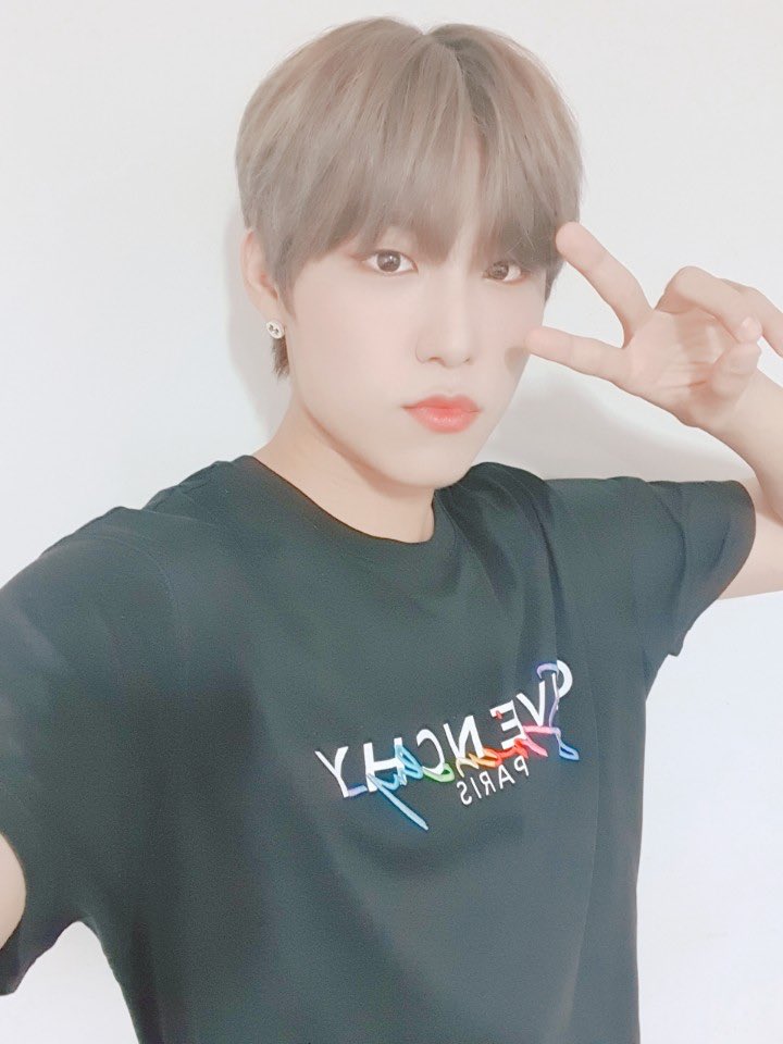 0513__Zero's tweet photo. #최애_4명을_모으면_취향이_보인다

 최애모으니깐 돈쓰고싶다 https://t.co/dj6vKPLcTE