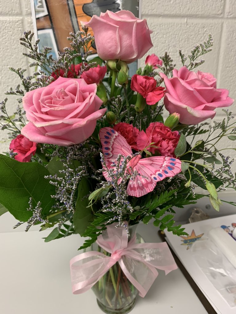 MsALyall's tweet photo. The sweetest surprise from one of my parents! How thoughtful is this?! ❤️ https://t.co/zXcpIcOM20