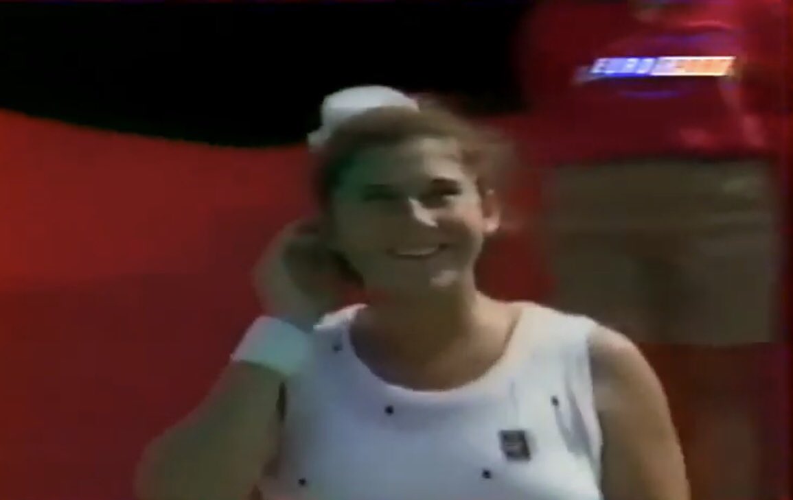 OnlyRogerCanFly's tweet photo. 📆 Tal día como hoy, hace 25 años, Monica Seles 🇺🇸🇷🇸 volvía a conquistar un 🏆 tras dos años sin competir por culpa de la puñalada de un desalmado.

La tenista de Novi Sad levantaba el 🏆 en Toronto ante Amanda Coetzer 🇿🇦 en medio de una atronadora y cariñosa ovación del público. https://t.co/CgjLAwcZNu