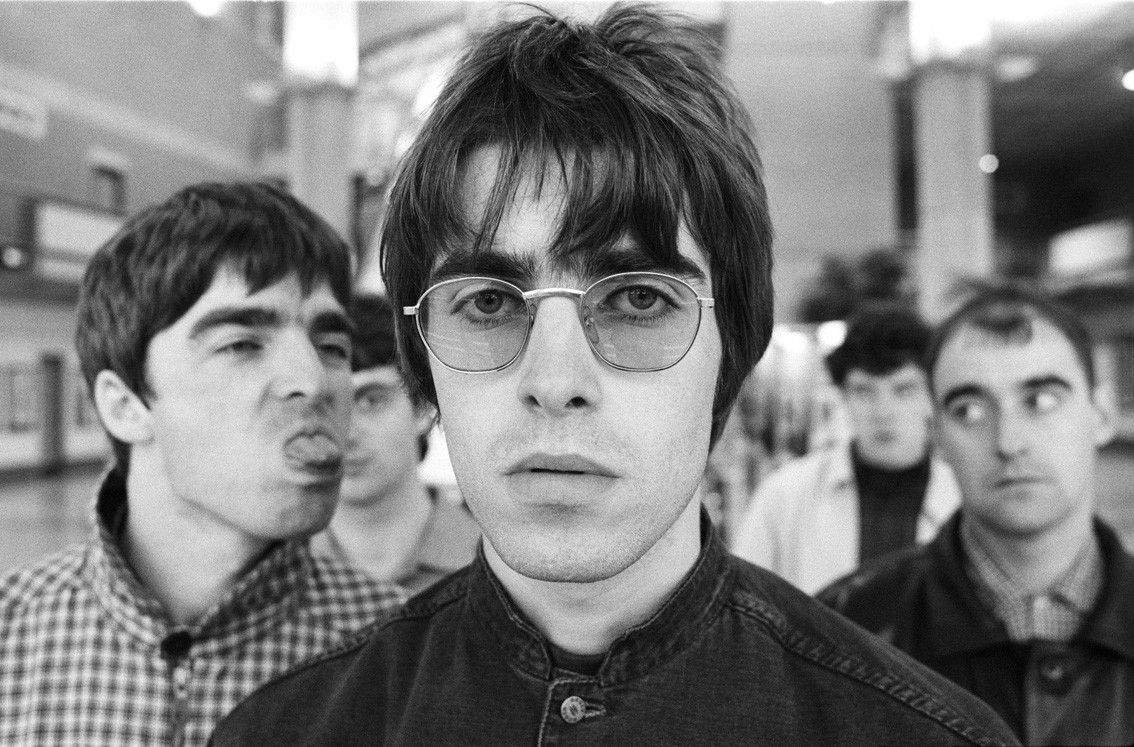 5. Oasis Oasis' debt to the Beatles is very well documented. The Gallagher brothers were reportedly obsessed with the Beatles growing up, and their influence can both be seen in the references to the Beatles in their lyrics and the Beatle sound in their music.