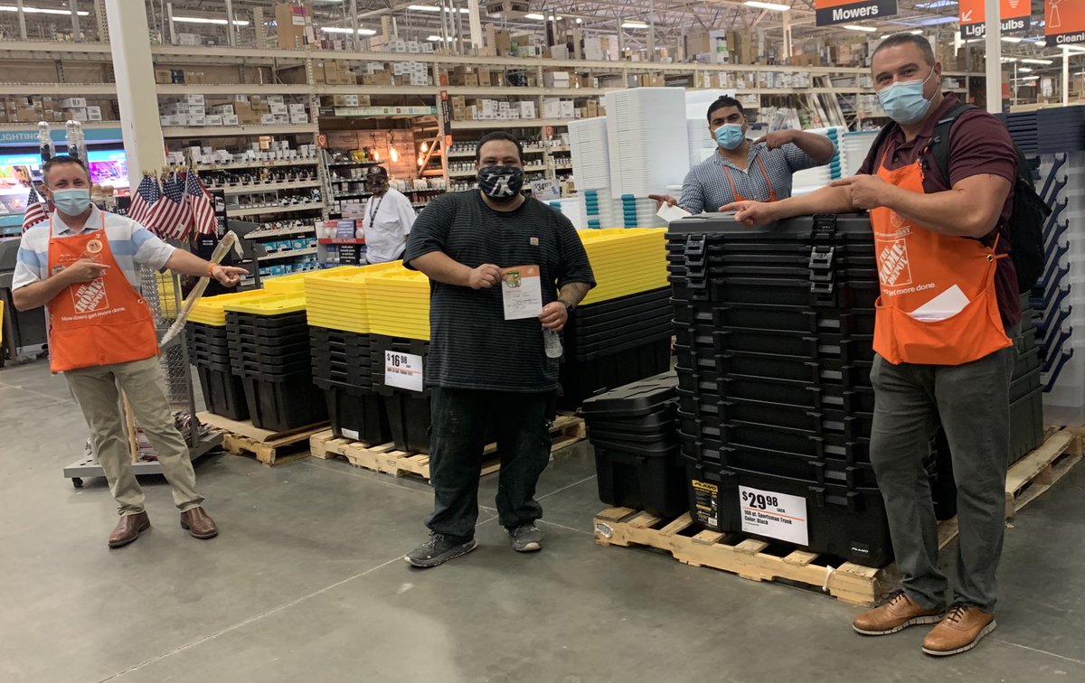 Moving Mountains isn’t easy, however our Night OPS ASM at 1007 Oakland, CA does it every night!!  Thank you Carlos for your great Leadership, passion and enthusiasm!  You and your team make a difference each night. Great job team 1007! ⁦<a href="/steveknott020/">بيع وتقسيط جولات</a>⁩ ⁦<a href="/MarkAune/">Mark Aune</a>⁩