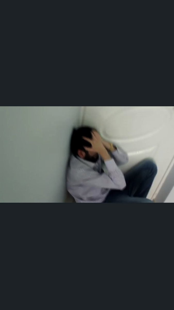 Corona varken Marmara caddesinde canlı müzik için toplanan kalabalığın içinden geçmek zorunda kalmışımdır;