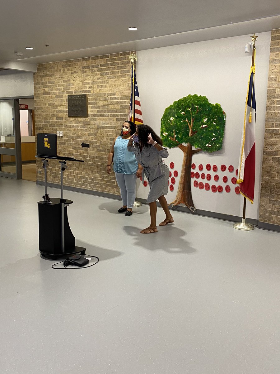 I caught the amazing <a href="/Msteen318/">Mary Steen</a> roaring with some cute firsties -virtual style! Congrats to <a href="/misszs_firsties/">Felicia</a> class for meeting their class goal and putting the first leaf on our school tree! #pvlionpride