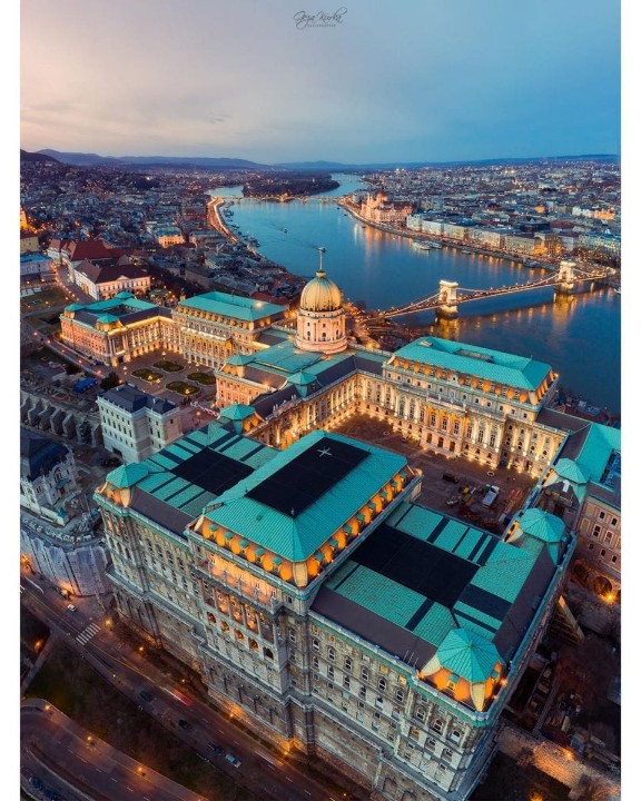 VineyardKapolna's tweet photo. #photosBUD:
#Budapest moments by @AlparKato 📸 Photos: Mike Sidofsky, Géza Kurka, Szilvásy Tibor and Péter Rajkai
➡️ #Hungary ##Budapestmoments #BeautifulBUD #oldBudapest #BudapestGuide #photogallery #photosBUD #photography #photogalleryHUN #photogalleryBUD #PKakuvat https://t.co/LRqt52tQS4