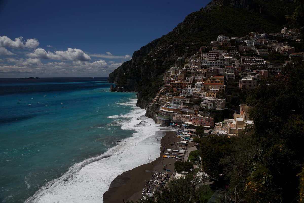 Because the Amalfi coast is the perfect example of everything MS Flight Simulator is bad at, whilst simultaneously an example for the reason to play it. It is at once beautiful, unique, historic and haphazard; the roads are absolutely nauseating.