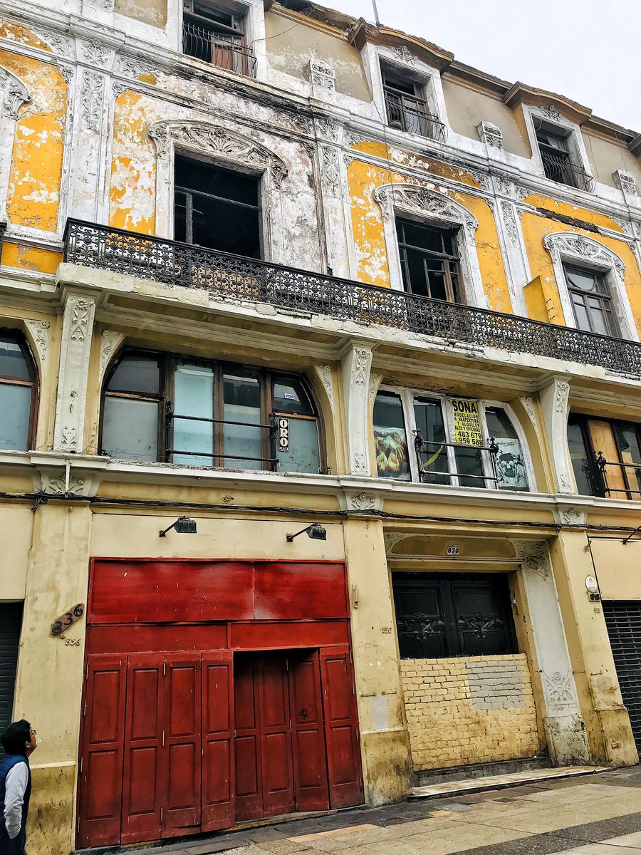 luvit's tweet image. 🇵🇪 ¡Viajemos al Centro de Lima!. Através de la narración que nos comparte Andi Ragmon, casi podemos oler y sentir la experiencia de la vida en Jirón de la Unión, con cada una de sus características que lo hacen un lugar único. [...]