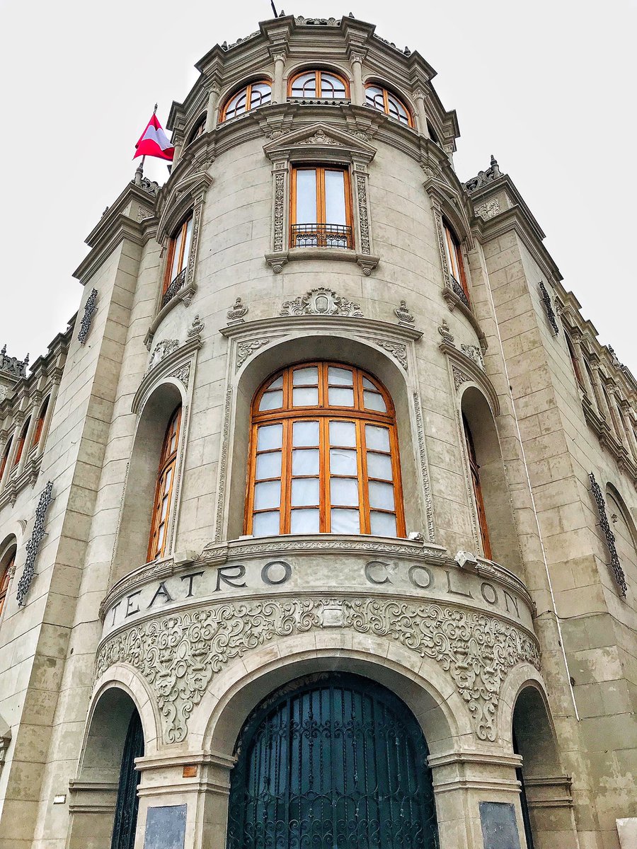 luvit's tweet image. 🇵🇪 ¡Viajemos al Centro de Lima!. Através de la narración que nos comparte Andi Ragmon, casi podemos oler y sentir la experiencia de la vida en Jirón de la Unión, con cada una de sus características que lo hacen un lugar único. [...]