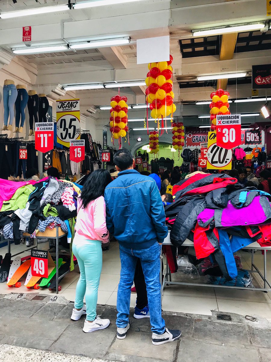 luvit's tweet image. 🇵🇪 ¡Viajemos al Centro de Lima!. Através de la narración que nos comparte Andi Ragmon, casi podemos oler y sentir la experiencia de la vida en Jirón de la Unión, con cada una de sus características que lo hacen un lugar único. [...]