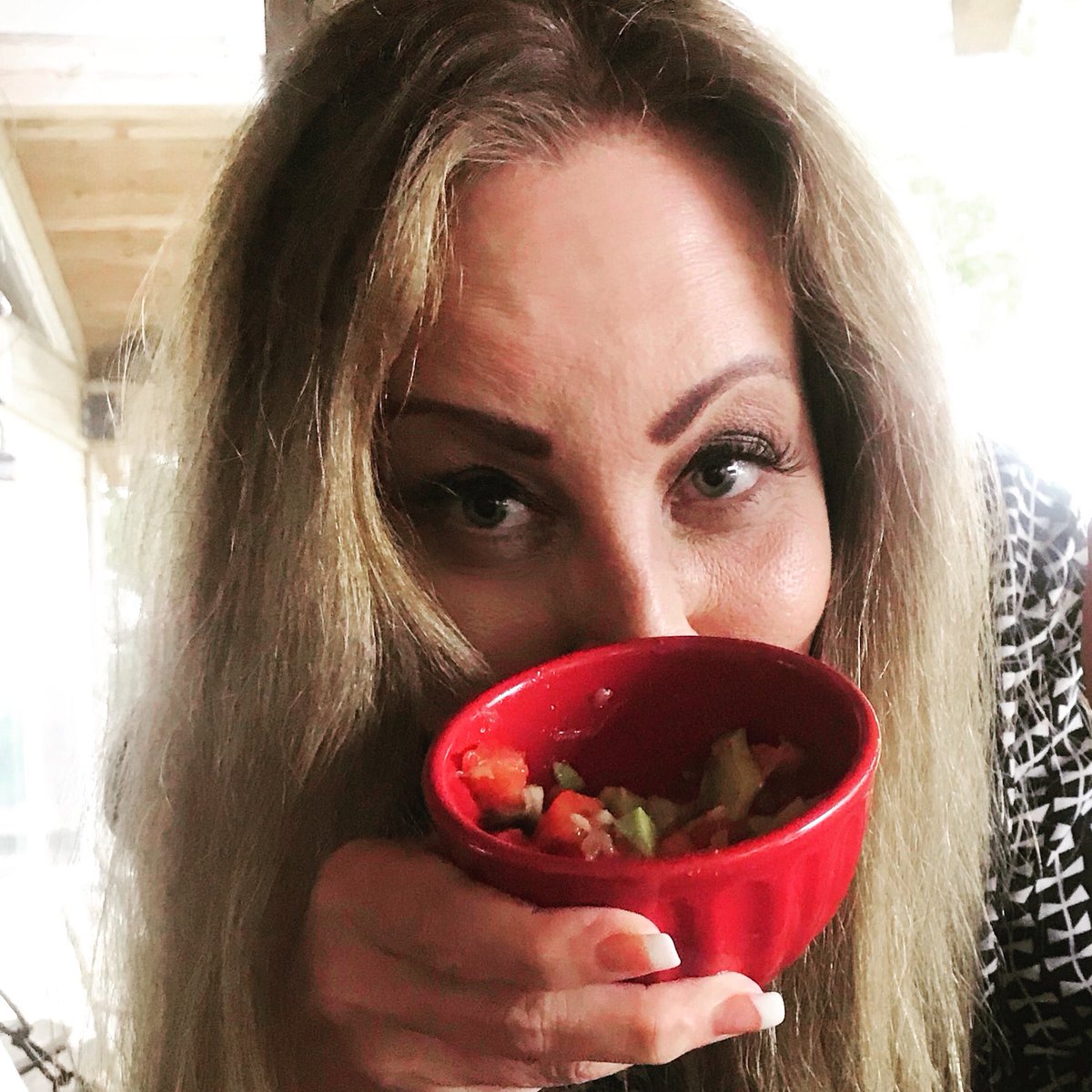 thebikinichef's tweet photo. Wanna SALSA??? Tomato, avocado, yellow bell, cucumber, onion and gut healthy sauerkraut❣️my new ♥️ingredient. (Don’t worry lemon; ur still my #1 ) Salsa =antioxidants, omega 3, fiber, gut health #delicious #salsa #fresh #rawfood #crisp #packedwithnutrients #bikini #itsalifestyle https://t.co/Y88bqdXBZt