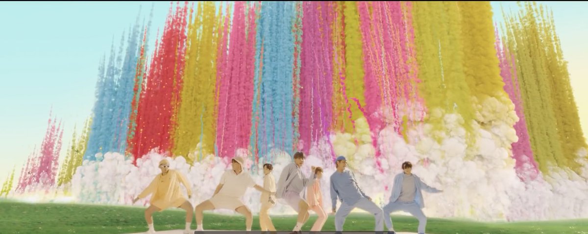 CYPHRJNS's tweet photo. the vocals, the rap, the dance, the theme everything is so perfect kudos to the the group and the people behind this comeback 💅🏽 #DynamiteToday https://t.co/BK4wsN7XlF