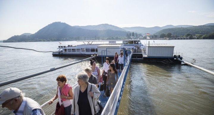 VineyardKapolna's tweet photo. #HungaryGuide
Two new boat lines in the Danube Bend offer a Hop-off – Hop-On route to explore the region, go for a hike, or just stroll around — tickets cost under 2 euros 🚢
➡️ #Hungary #Danube #DanubeBend #cruises #cruisesHUN #rivercruises #PKaTonava
https://t.co/Q90FGH6R59 https://t.co/EGpMZyiyyO