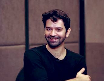 Wishing you a very happy birthday Barun Sobti!!
Keep smiling, keep inspiring 