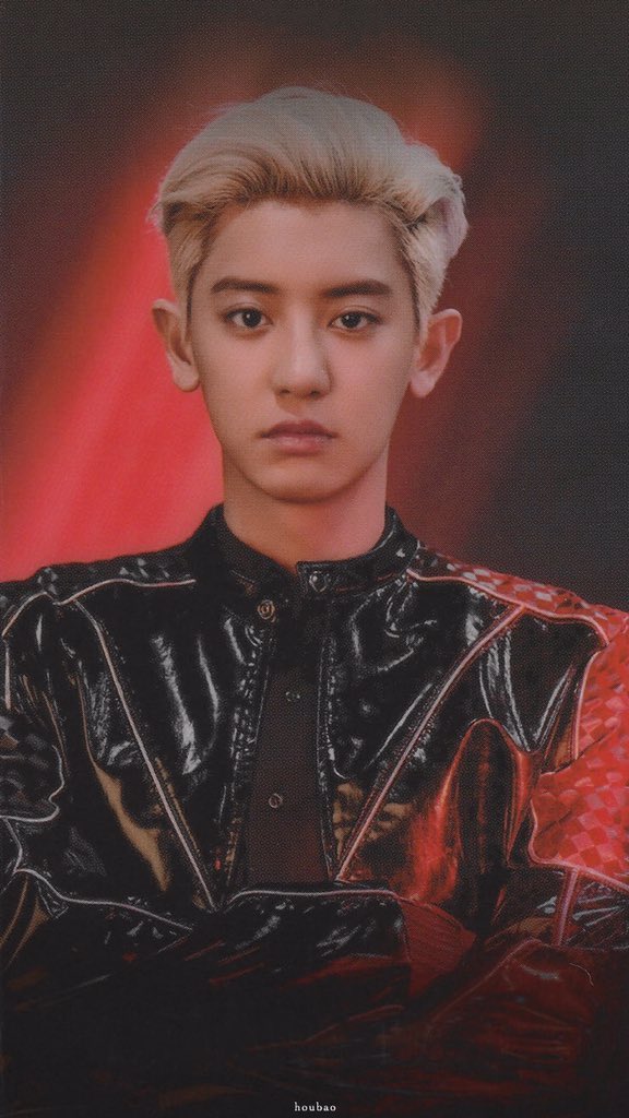 lowqualityloey's tweet photo. he looks SOOOOOO good #찬열 https://t.co/ACYQwivThp
