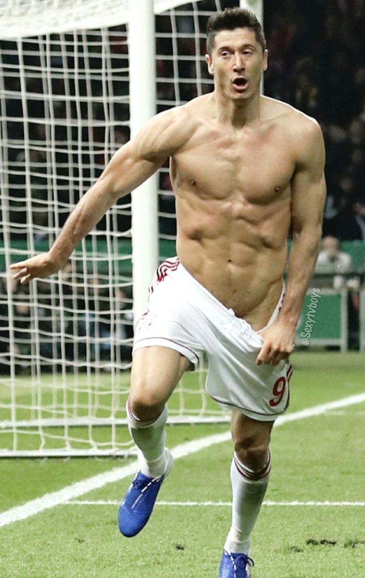 Mis Famosos Favoritos 🔥 on X: Robert Lewandowski t.coMy37XDxkj2   X