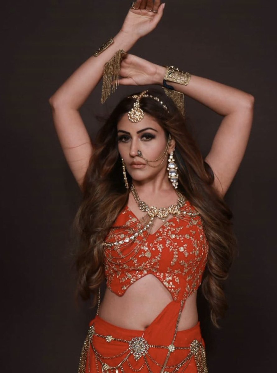 PinkvillaTelly's tweet photo. What is your first reaction to #SurbhiChandna’s look as #Naagin ? 😍😍

#surbhichandnaasnaagin #Trending @SurbhiChandna https://t.co/Csd5SJF8Ot