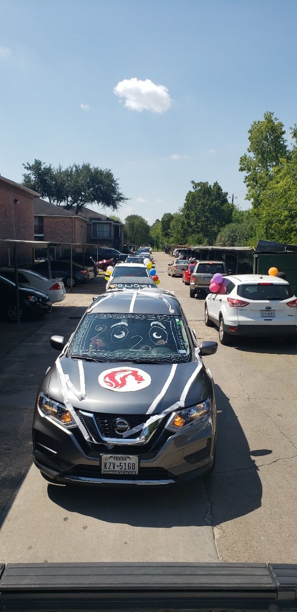 NikaHarrell's tweet photo. Today we welcomed back our teachers with a parade through our @WhoAreWe_SGA school community. It was so good to see everyone! @JonathanNTrinh @Principal_Reyna @MsKrisLee04 @KaliSpates @IslamHelmy7 @DrFolaDimandja @JerryDimandja https://t.co/S0kk2n1RsT