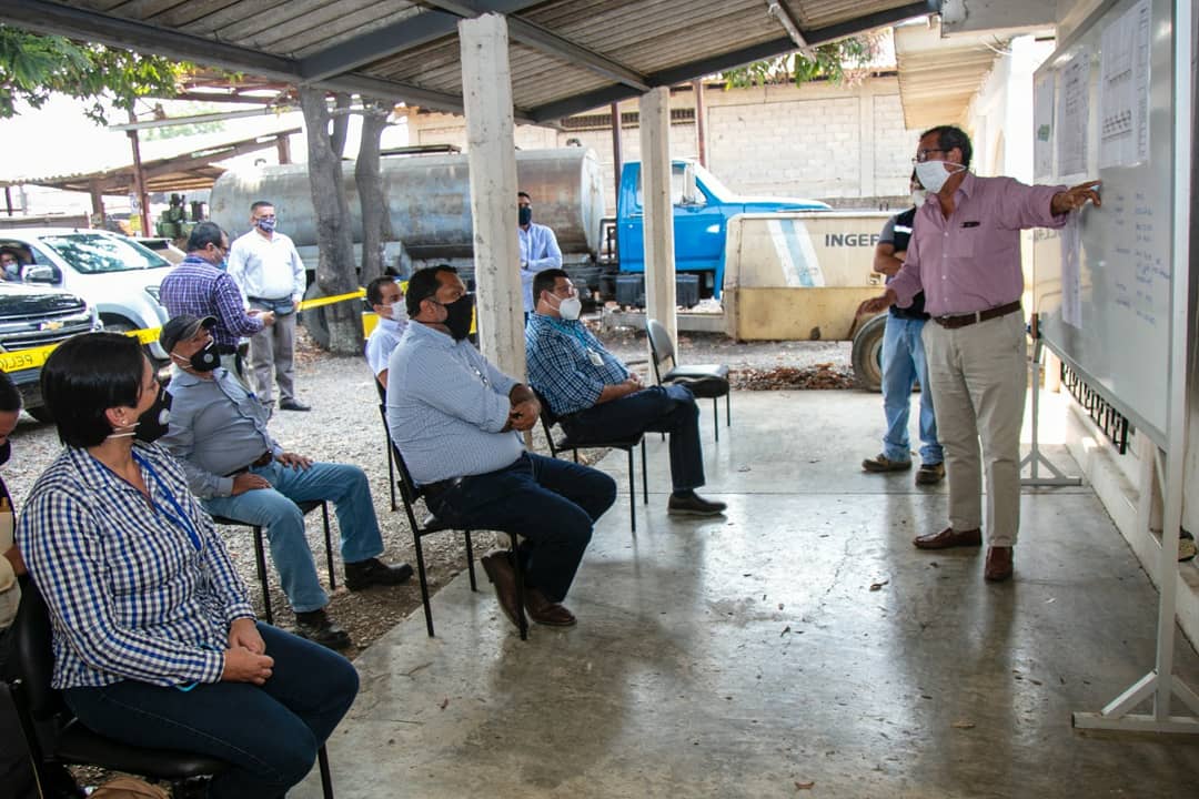 DrCarlosGerman1's tweet photo. Guayaquil|| Esta tarde inspeccioné la fabricación de los tubos que se pondrán en los sistemas de la planta potabilizadora de agua ubicada en #ElSalto.
Los técnicos de la empresa #Semgroup nos explicaron la adaptabilidad y durabilidad de las piezas. https://t.co/lDLmT1v2ld