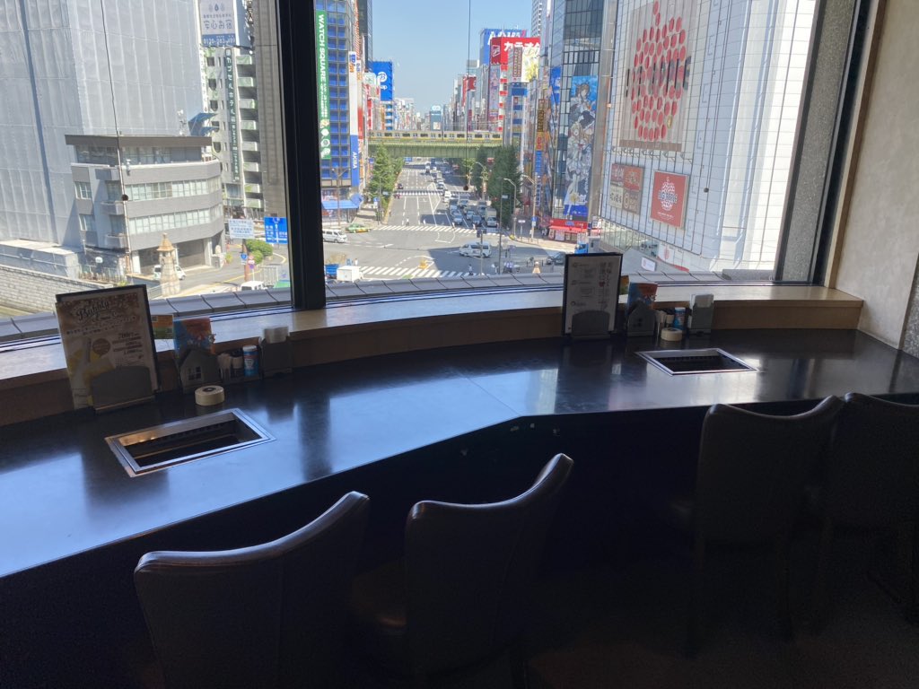 肉の万世秋葉原本店ニコニコ和牛マーク 窓側カウンター席でひとり焼肉 ランチはお得なメニュー多数あり お肉と秋葉原の景色をお楽しみ下さいまんせい 平日のランチが狙い目 Akiba 万世 肉ビル5階万世牧場 肉の万世秋葉原本店ニコニコ和牛マーク 窓側カウンター席でひとり焼肉 ランチはお得なメニュー多数あり お肉と秋葉原の景色をお楽しみ下さいまんせい 平日のランチが狙い目 Akiba 万世 肉ビル5階万世牧場