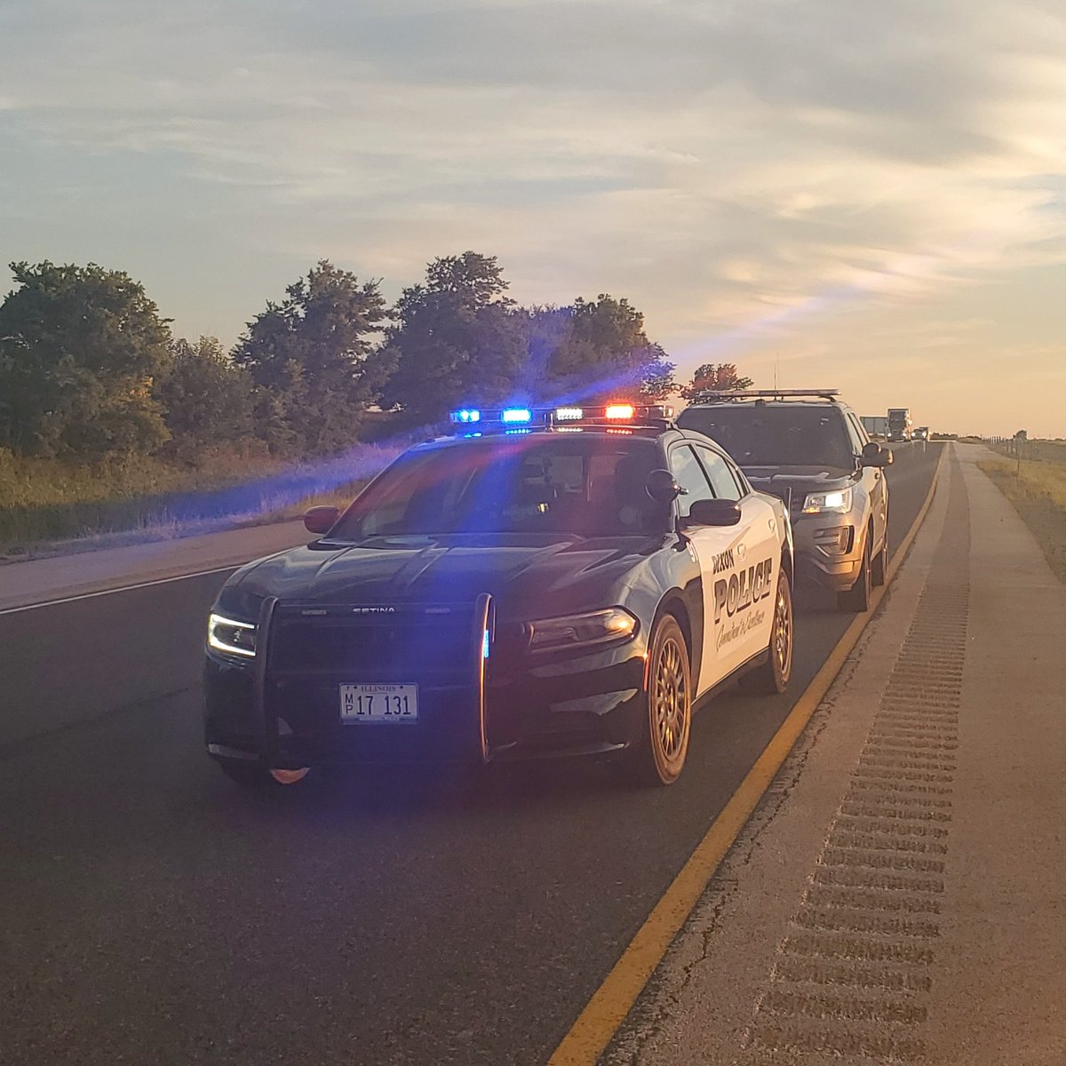DixonPolice's tweet photo. Group effort tonight for an accident on I-88, happy to help our neighboring departments!
#countyspeed #somuchfaster #lcsd #dpd #statepolice https://t.co/Fi7ah9tBR5