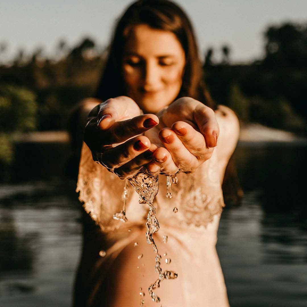 "You never understand life until it grows inside you"-Every drop of water makes a whole ocean and every day on your pregnancy is a blessed day of it all.⁣
#HumanitysPride #motherhoodthroughing #motherhoodunited #lifewithlittles #pregnancyhealth #pregnancybeyond #pregnantmommy