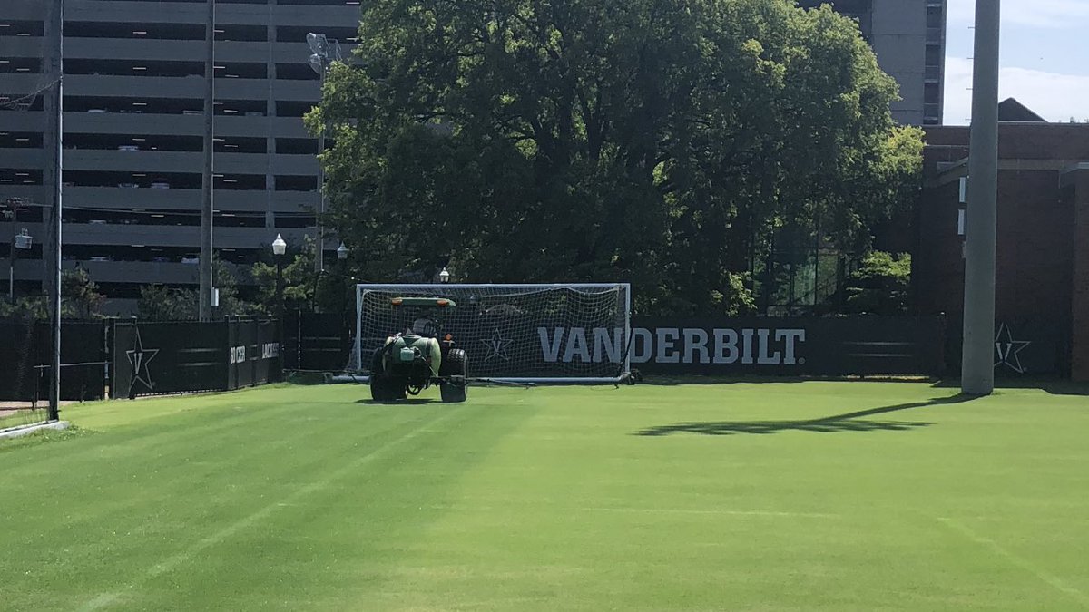 MichaelBTurf's tweet photo. @ryanstorey laying down some Bermuda grass Special and Ambient plus. His hard work and @SimplotTurf making it happen. https://t.co/kzMVuAK4wp
