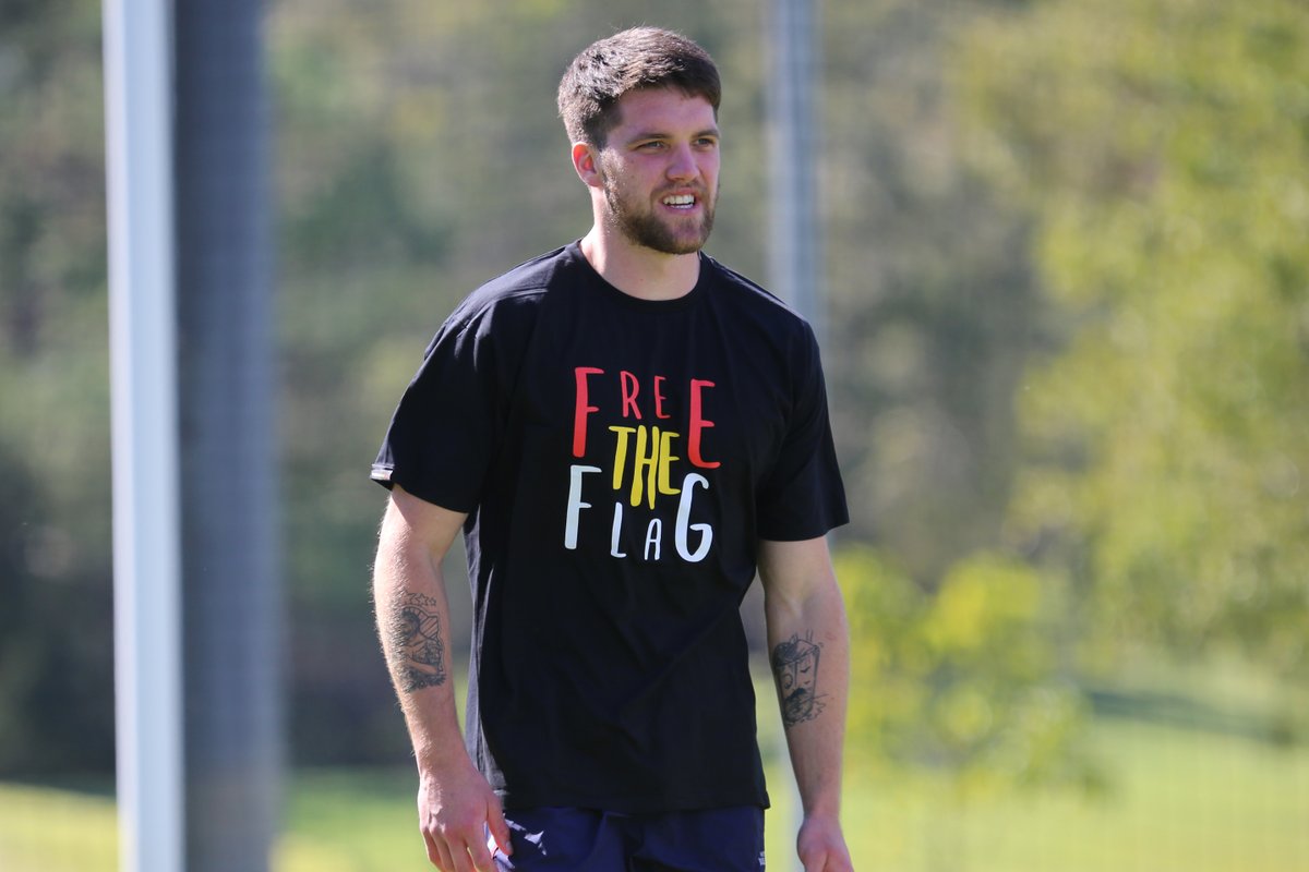 westernbulldogs's tweet photo. #freetheflag 🖤💛❤️

@clothingthegap https://t.co/qmR34Wouos