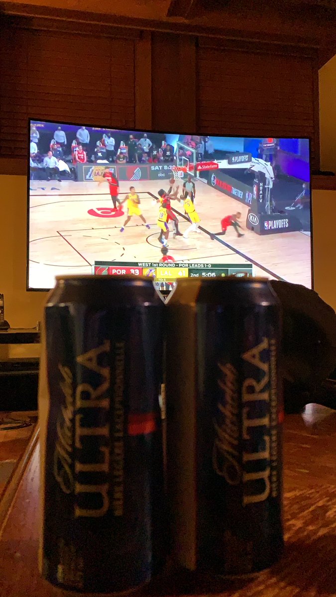 Clarky44_'s tweet photo. Drinking @MichelobULTRA makes my life a movie #ultrafridge https://t.co/0cdWaoYhtT