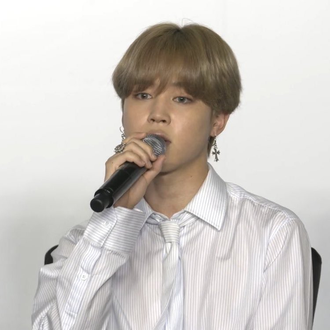 btsscope's tweet photo. BTS global press conference https://t.co/o6BEFRRfZX
