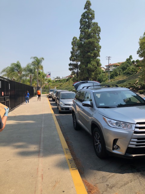 laspositaslions's tweet photo. A HUGE thank you to Second Harvest of OC - distribution @laspositaslions of food today was fantastic! Over 150 families served. Thank you to @LPLions_Liaison and all our volunteers for making this happen!! @DrC_LaHabra #lhcsdcommits https://t.co/l7mKl6izAe