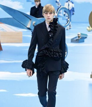 ً on X: KIM TAEHYUNG REALLY WEARING THE LOUIS VUITTON FALL 2020