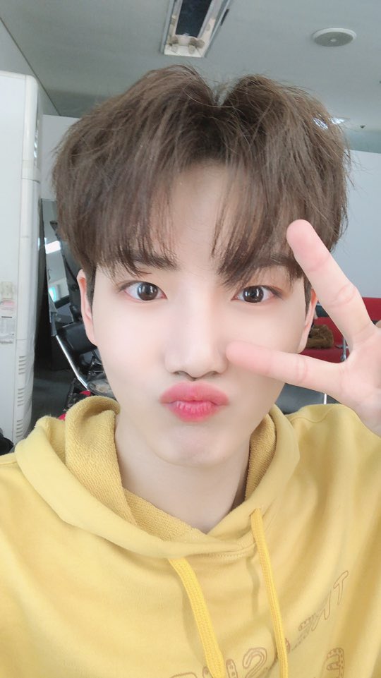 updating this thread after 19 days since junkyu posted solo selca 