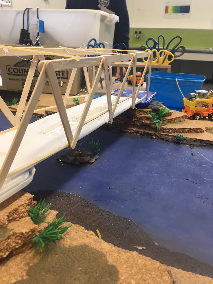 missiothompson's tweet image. Great day learning to build bridges! #STEM #science #bridgebuild #trussbridge #archbridge #buddingengineers #gamemyclass #handson