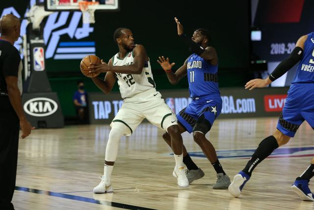 兩戰命中率25％僅得16分！公鹿1.78億全明星季後賽夢遊，球迷：偽球星！-黑特籃球-NBA新聞影音圖片分享社區