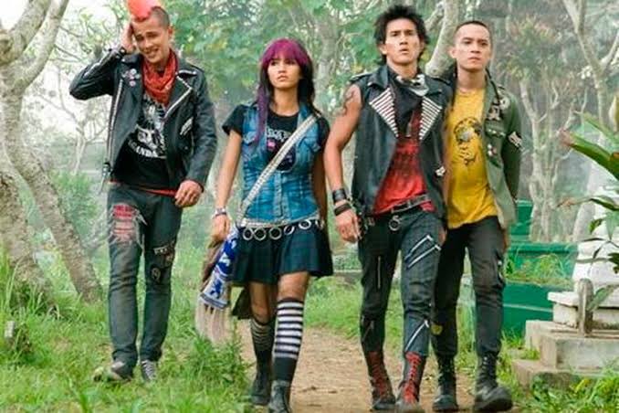 CenayangFilm's tweet photo. beberapa road movie favorit.

tambahin. boleh lokal boleh luar. https://t.co/pFP2uCB7RZ