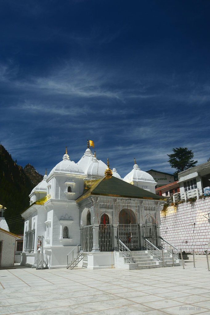 activistarvind's tweet photo. माँ गंगा नदी का सबसे ऊँचा और महत्वपूर्ण मंदिर "गंगोत्री मंदिर" उत्तराखंड में छोटा चारधाम यात्रा के 4 पवित्र और महत्वपूर्ण तीर्थ स्थलों में से एक है। 

यहाँ, पवित्र नदी गंगा स्वर्ग से उतरी जब भगवान शिव ने अपने सुरीले तालों से शक्तिशाली नदी को छोड़ा। 🚩🚩
#हर_हर_महादेव #सुप्रभात https://t.co/gV7kOQYU4h