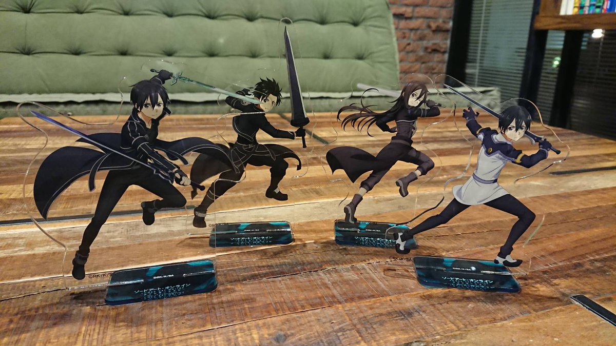 アニメ ソードアート オンライン 公式 商品情報 キリトオンリーショップの商品をご紹介 アクリルマスコット 各シリーズ毎のキリトを身長差も合わせてお楽しみいただける商品です 会場 エンタバアキバ アニメイト大阪日本橋 日程 8 23