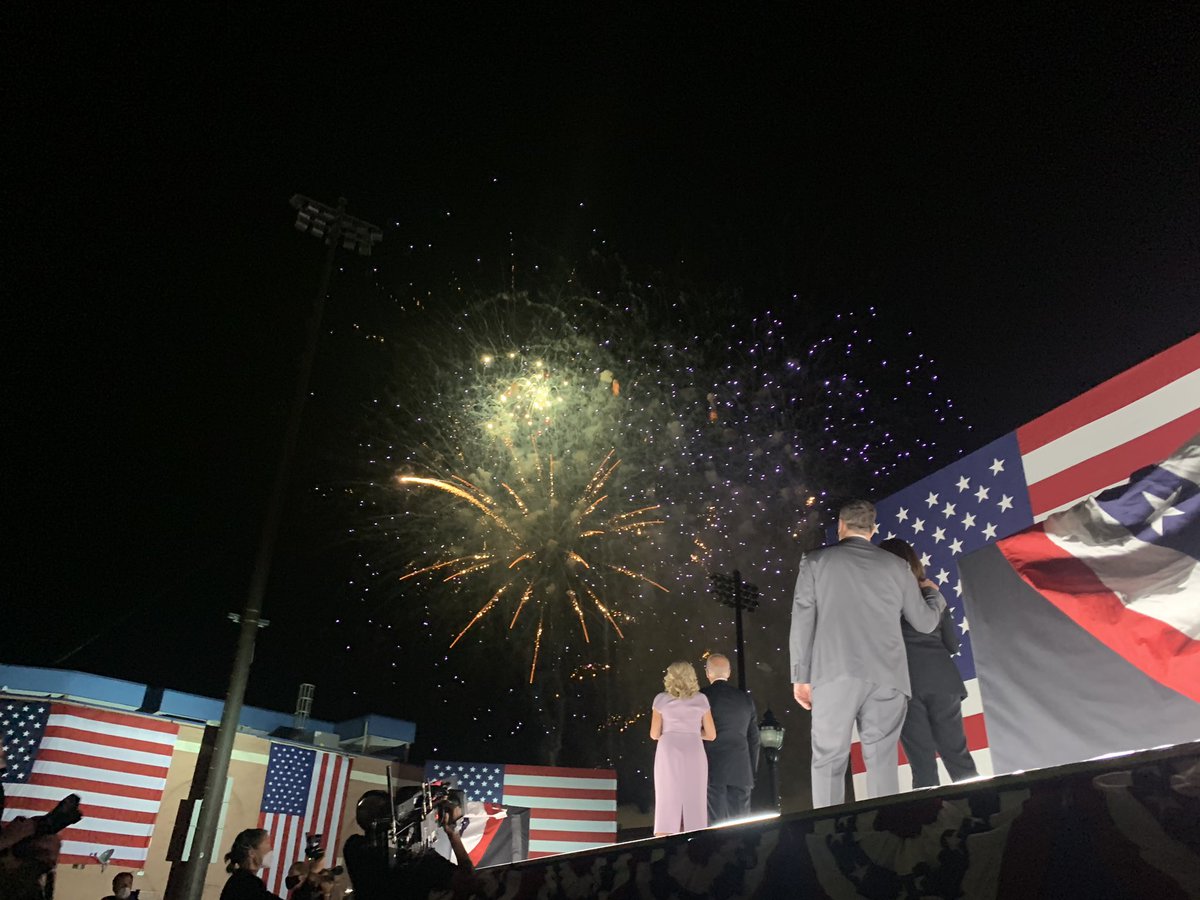 Sarah Mucha On Twitter Joe And Jill Biden Are Joined By Kamala Harris And Doug Emhoff To Watch The Fireworks Outside