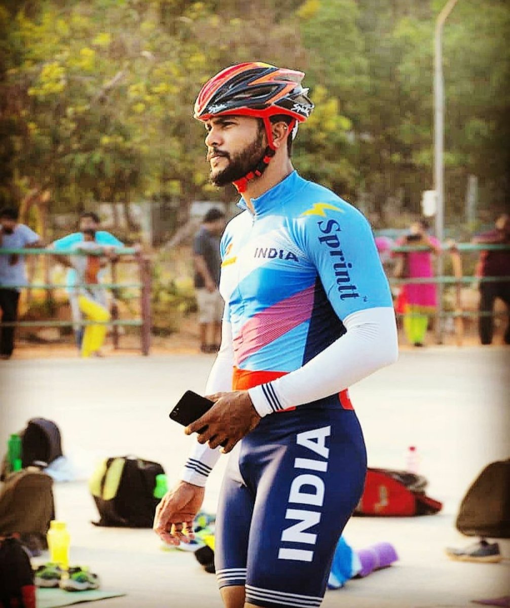 sprintt_09's tweet photo. Skin suit that every skater wants to wear.
Type "Yes" in your comment below if you agree with this 👇
For ordering the above skin suit design 
DM US or 📲+91-9370462675

#exclusive #inlinespeedskating #speed #skater #stayhome #staysafe #skinsuit #legend #Belegendary https://t.co/cmpO8OA9yU